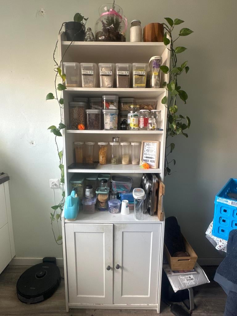 Witte kast met open vakken en deurtjes, Ophalen, Gebruikt