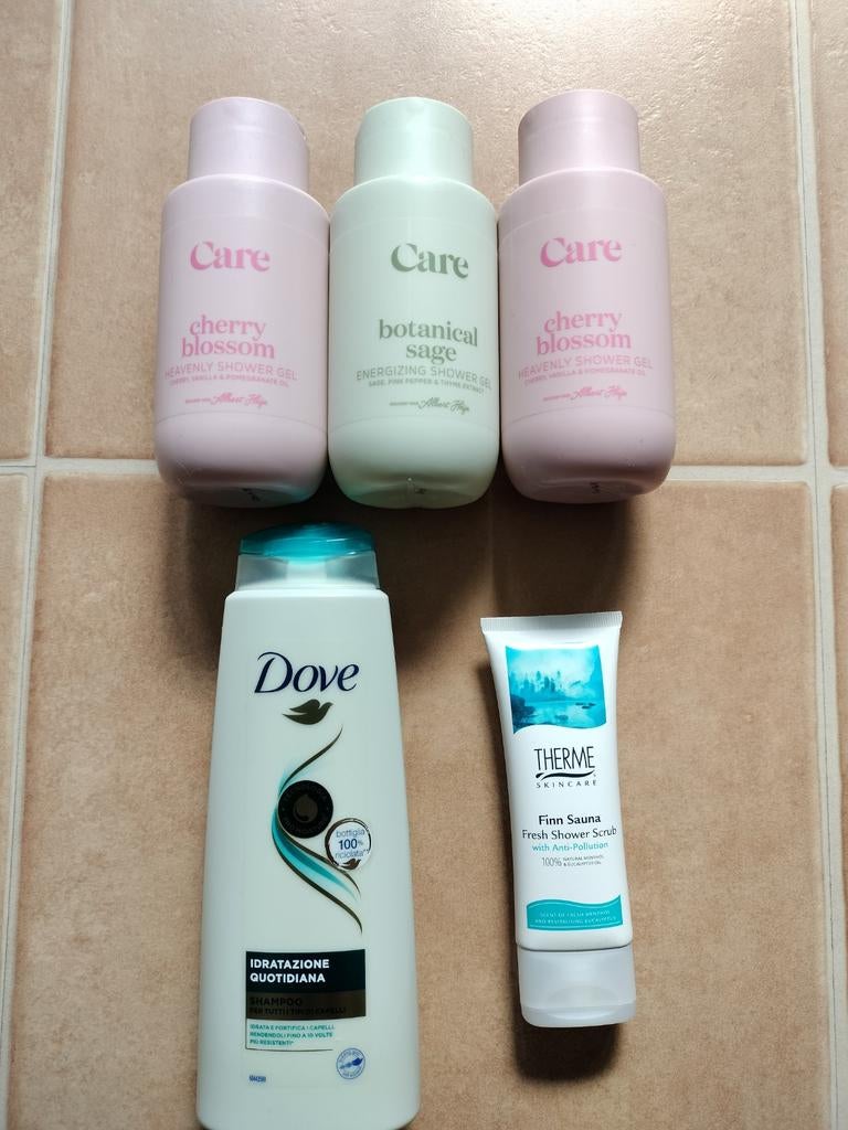 Verzorgingspakket 5 stuks: Douchegel, Shampoo & Scrub, Ophalen of Verzenden, Nieuw, Overige typen