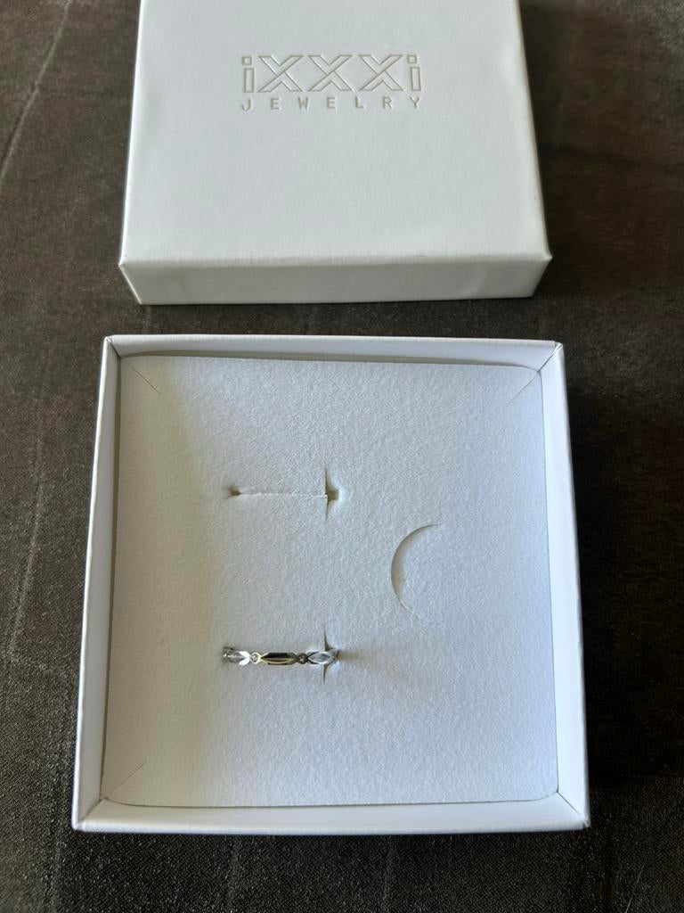 Twee mooie iXXXi ringen - samen voor een mooie prijs, Verzenden, Nieuw, 17 tot 18, Met edelsteen