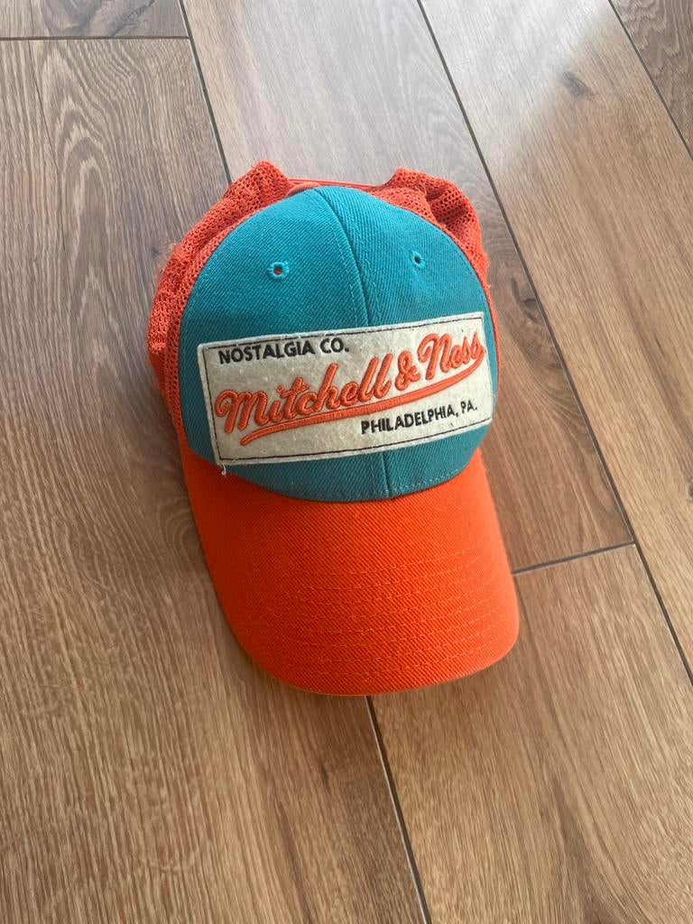 Vintage oranje pet leuk voor koningsdag mitchell & ness, Ophalen of Verzenden, Zo goed als nieuw