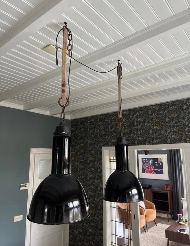 2 zwarte industriele emaille hanglampen, Bauhaus, Ophalen