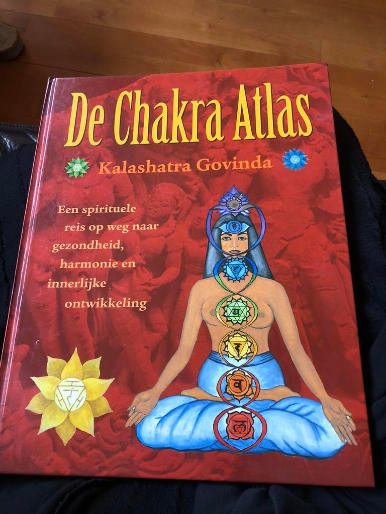 K. Govinda - Chakra Atlas, Boeken, Tarot of Kaarten leggen, Zo goed als nieuw, Instructieboek, K. Govinda