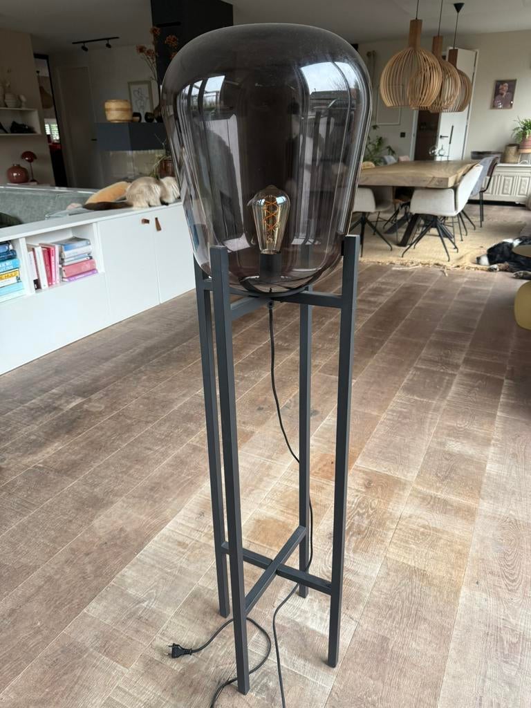 Vloerlamp Benn 130cm hoog, Huis en Inrichting, Lampen | Vloerlampen, Ophalen, Zo goed als nieuw, Metaal, 150 tot 200 cm