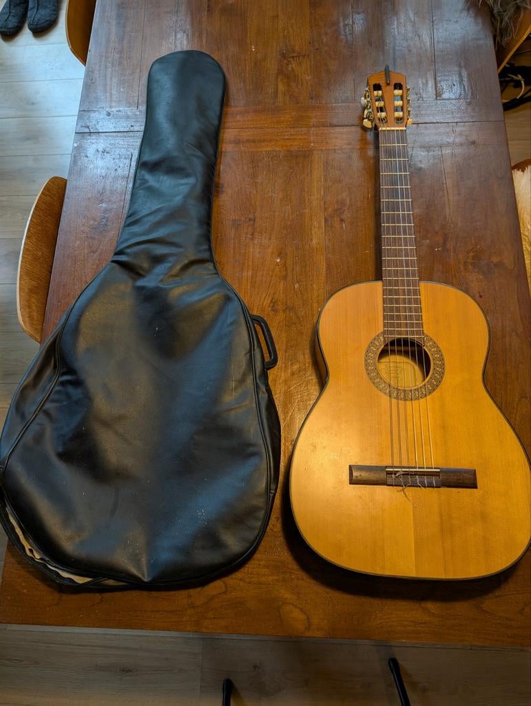 Hannika concert gitaar model: A-10 uit 1990 met hoes en capo, Ophalen of Verzenden, Zo goed als nieuw, Klassieke of Spaanse gitaar