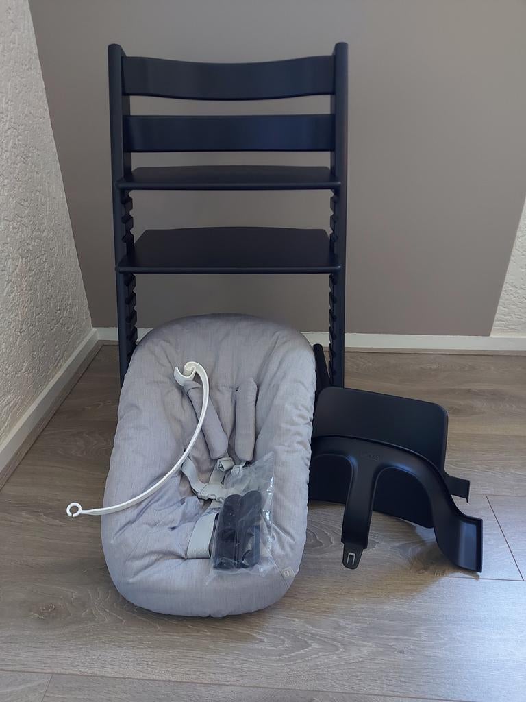 mooie zwarte stokke tripp trapp metbabyset en newbornset, Ophalen of Verzenden, Zo goed als nieuw, Meegroeistoel