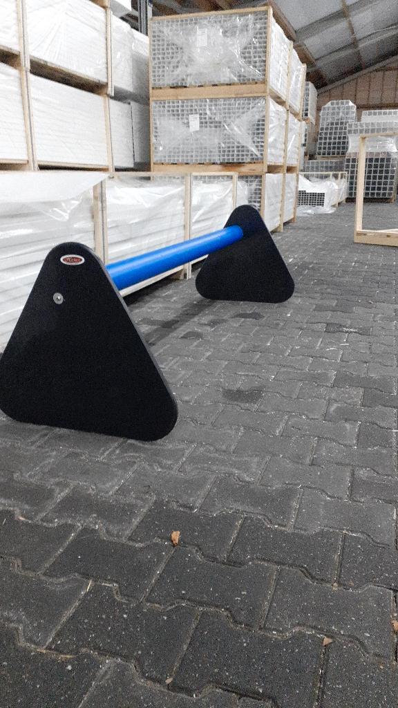 Outlet Cavaletti compleet. Onderhoudsvrij kunststof + hout, Dieren en Toebehoren, Paarden en Pony's | Overige Paardenspullen, Zo goed als nieuw