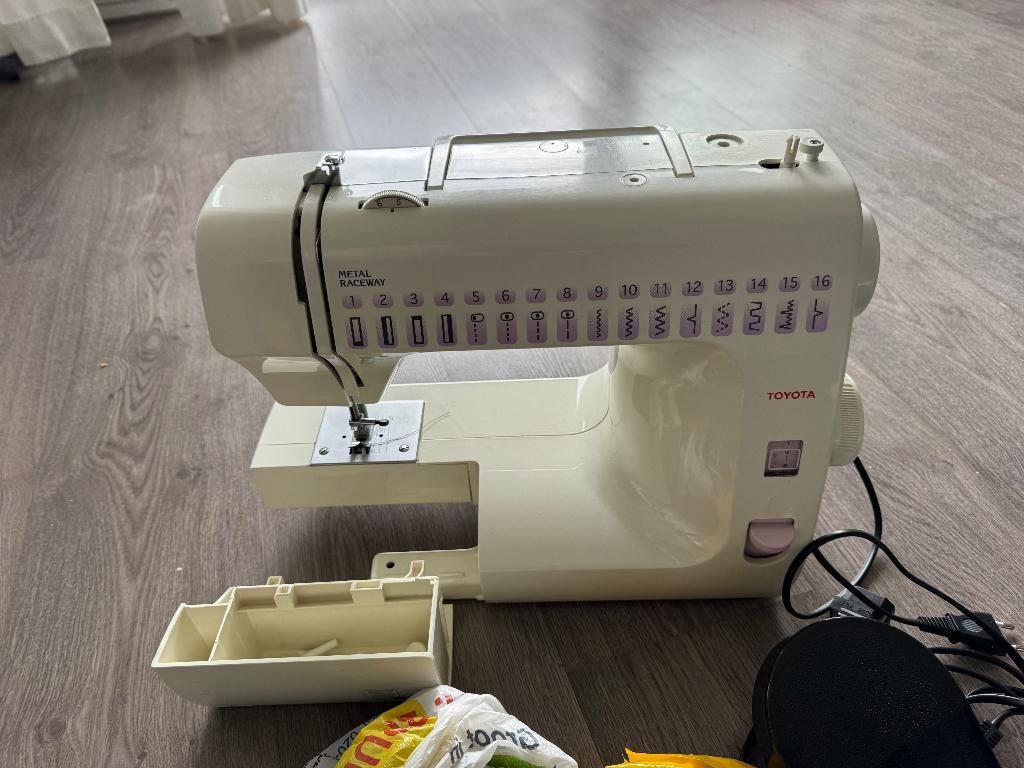 Naaimachine Toyota, Ophalen, Gebruikt, Naaimachine, Overige merken