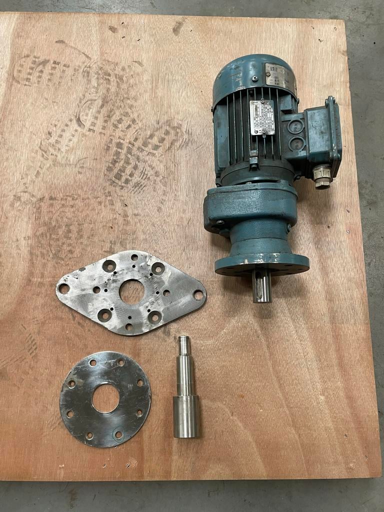 Elektrische motor met reductiekast en toebehoren, Doe-het-zelf en Verbouw, Ophalen, Gebruikt, Elektromotor, 1400 tot 1800 rpm