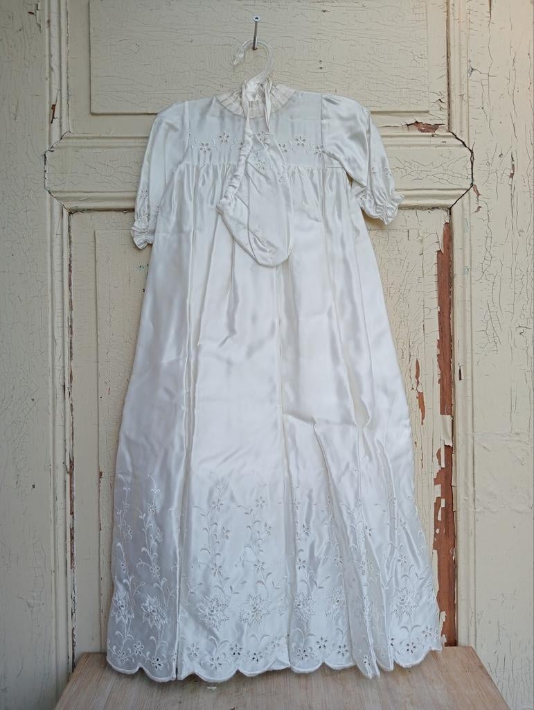 Antieke Satijnen Doopjurk met Mutsje - Wit, Antiek en Kunst, Antiek | Kleding en Accessoires, Kinderen, Ophalen of Verzenden