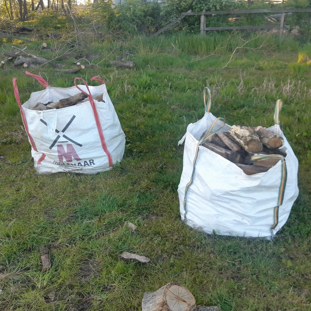 Mooi gekloofd haardhout in big bags, Tuin en Terras, Haardhout, Minder dan 3 m³, Ophalen of Verzenden, Overige houtsoorten, Blokken