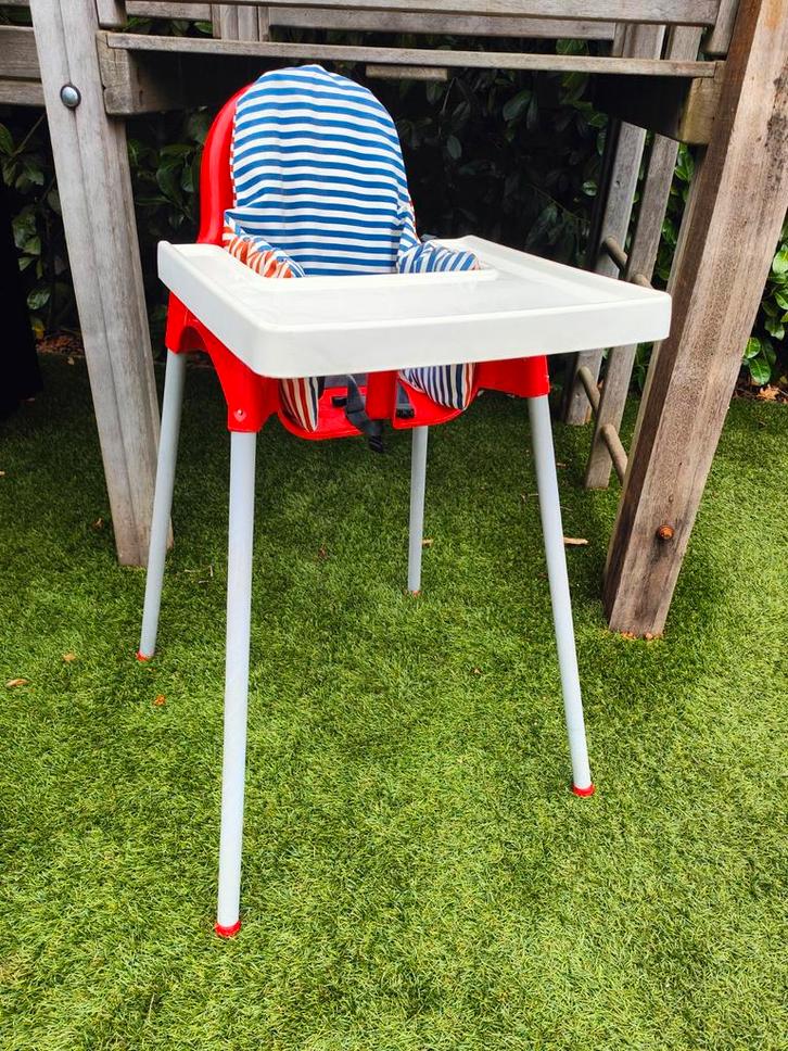 Ikea Antilop kinderstoel met bekleding, Kinderen en Baby's, Kinderstoelen, Gebruikt, Meegroeistoel, Afneembaar eetblad, Gordel(s)