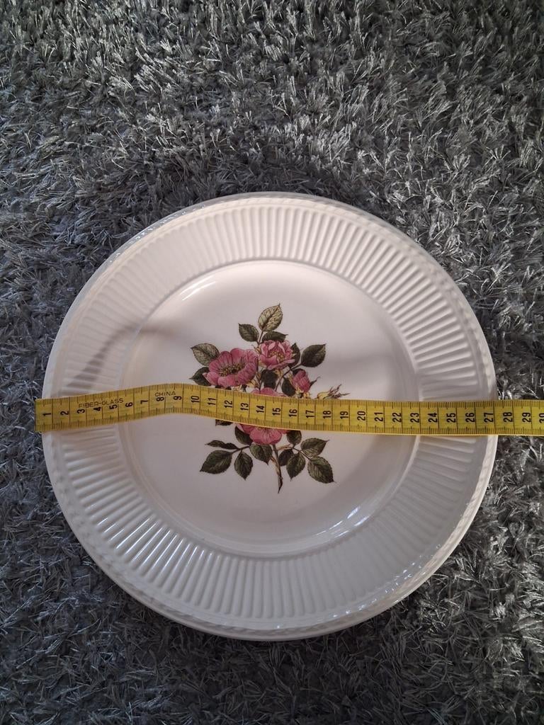 Wedgwood Briar Rose bord 30 cm, Ophalen of Verzenden, Porselein, Wedgwood, Bord(en)