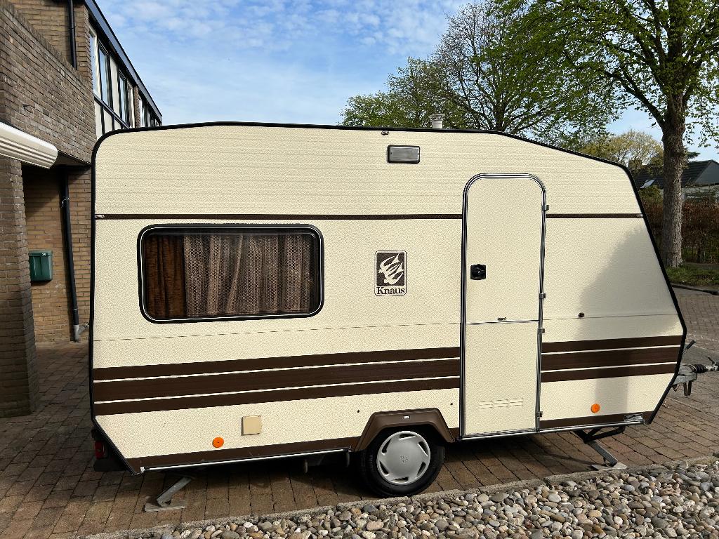 KNAUS 380 Mustang, Caravans en Kamperen, 2 aparte bedden, Rondzit, 750 - 1000 kg, Particulier
