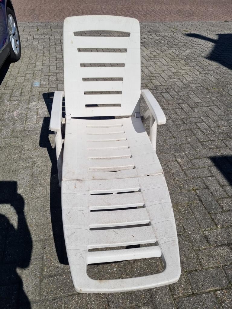 Witte kunststof ligstoel - verstelbaar en verrijdbaar, Ophalen