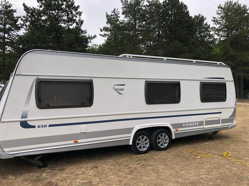 Fendt Caravan 650 Platin luxe - vast bed, stapelbed en airco, Vast bed, Rondzit, Particulier, Fendt