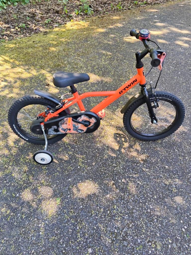 BTWIN .500 ROBOT. 16 INCH. VOOR KINDEREN VAN 4 TOT 6 JAAR, Fietsen en Brommers, Fietsen | Kinderfietsjes, Ophalen, Zo goed als nieuw