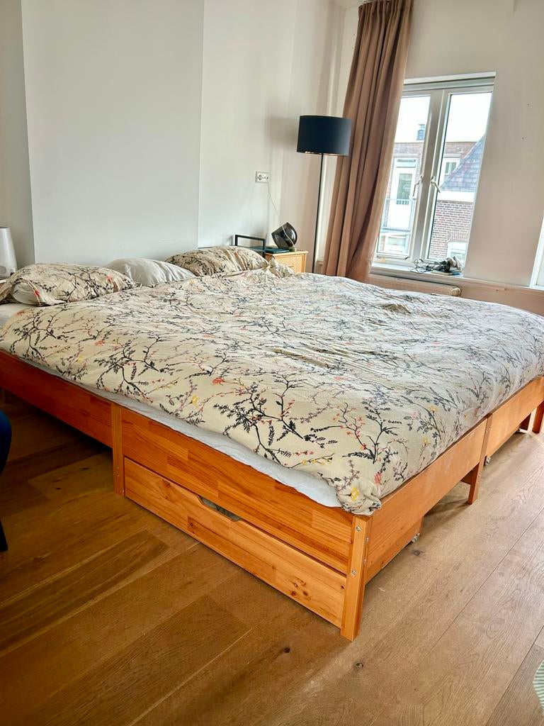 Zo goed als nieuw grenenhouten bed 180x200 + matras + lades, Ophalen, Zo goed als nieuw, Tweepersoons