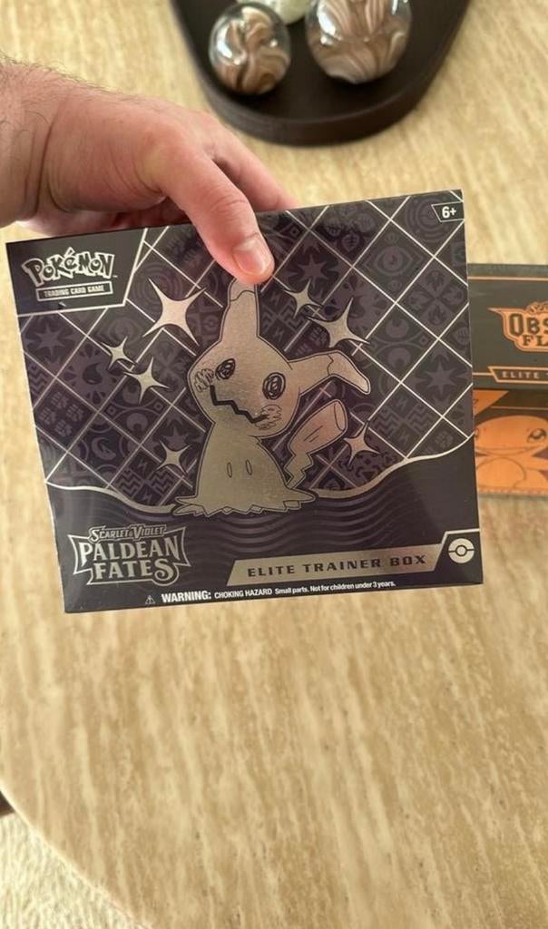 Pokémon TCG Scarlet & Violet Paldean Fates Elite Trainer Box, Ophalen of Verzenden, Nieuw, Boosterbox
