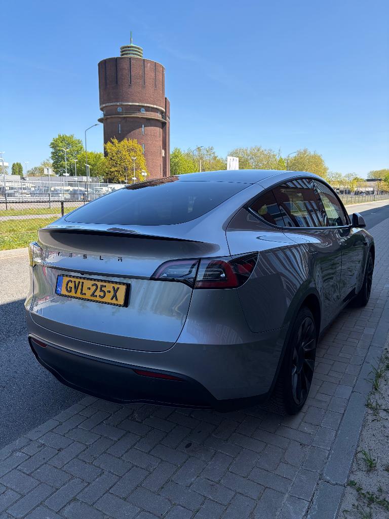 Tesla Model Y AWD Long Range 2023 Trekhaak Quicksilver 58dkm, Auto's, Tesla, Automaat, Leder, Elektrisch, Vierwielaandrijving