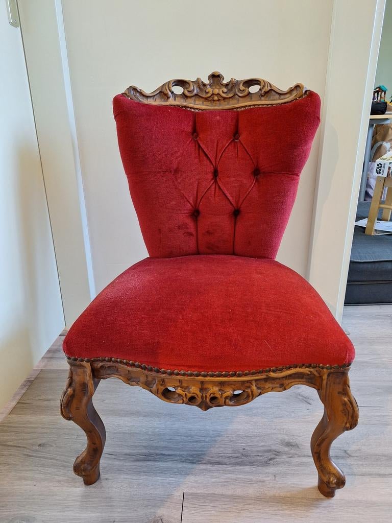 Antieke fauteuil in rood fluweel met houten details, Ophalen