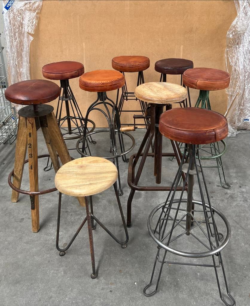 Partij van 9 vintage industriële krukken, Huis en Inrichting, Barkrukken, Ophalen, 5 krukken of meer, Met voetsteun, 60 tot 90 cm