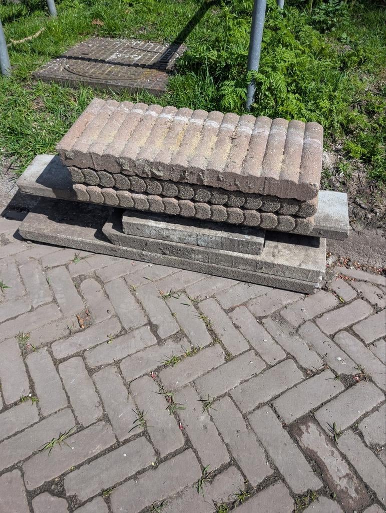Gratis afhalen opsluitbandjes palisade, Tuin en Terras, Tegels en Klinkers, Ophalen, Beton, Klinkers