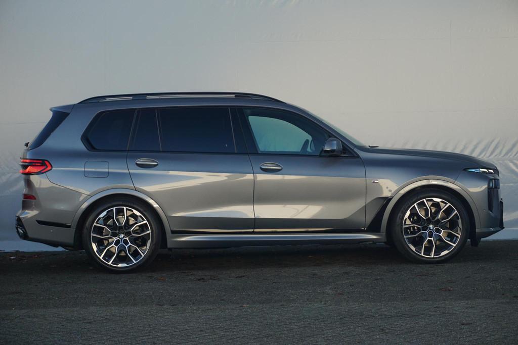 BMW X7 xDrive40i | M Sportpakket Pro | Sky Lounge Panoramada, Automaat, Stof, Met garantie (alle), Metallic lak