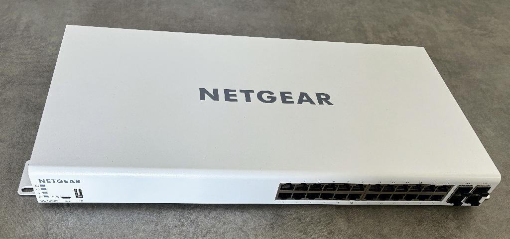 Netgear GC728XP Cloud Managed Switch (PoE defect), Computers en Software, Netwerk switches, Gebruikt, Ophalen of Verzenden