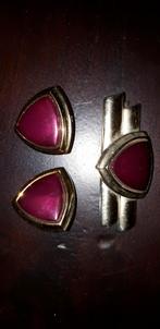 Plastic klipoorbellen met bijpassende broche, Ophalen of Verzenden, Zo goed als nieuw, Overige materialen