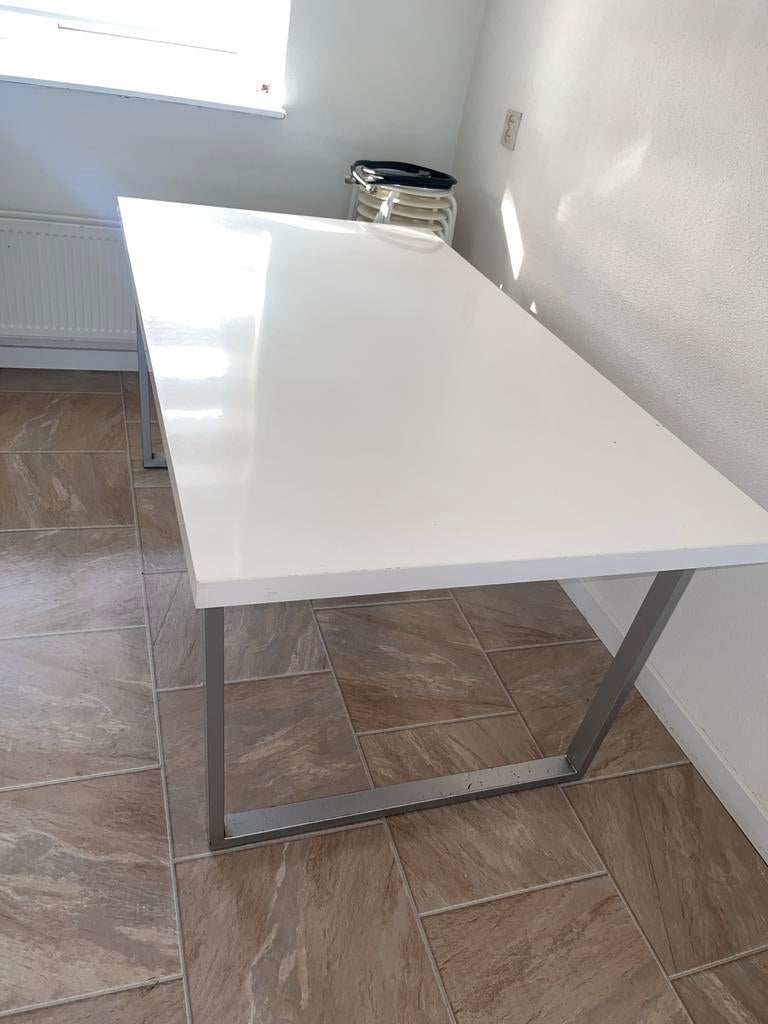 Stevige eettafel 1.6m x 0.9m - beschadigd, goedkoop!, Huis en Inrichting, Tafels | Eettafels, Ophalen, Gebruikt, 50 tot 100 cm