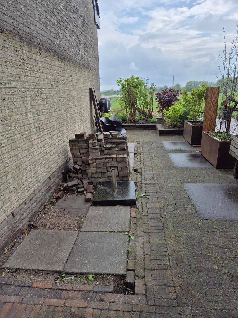 Gezocht stratenmaker voor herbestrating terras, Tuin en Terras, Tegels en Klinkers, Ophalen of Verzenden