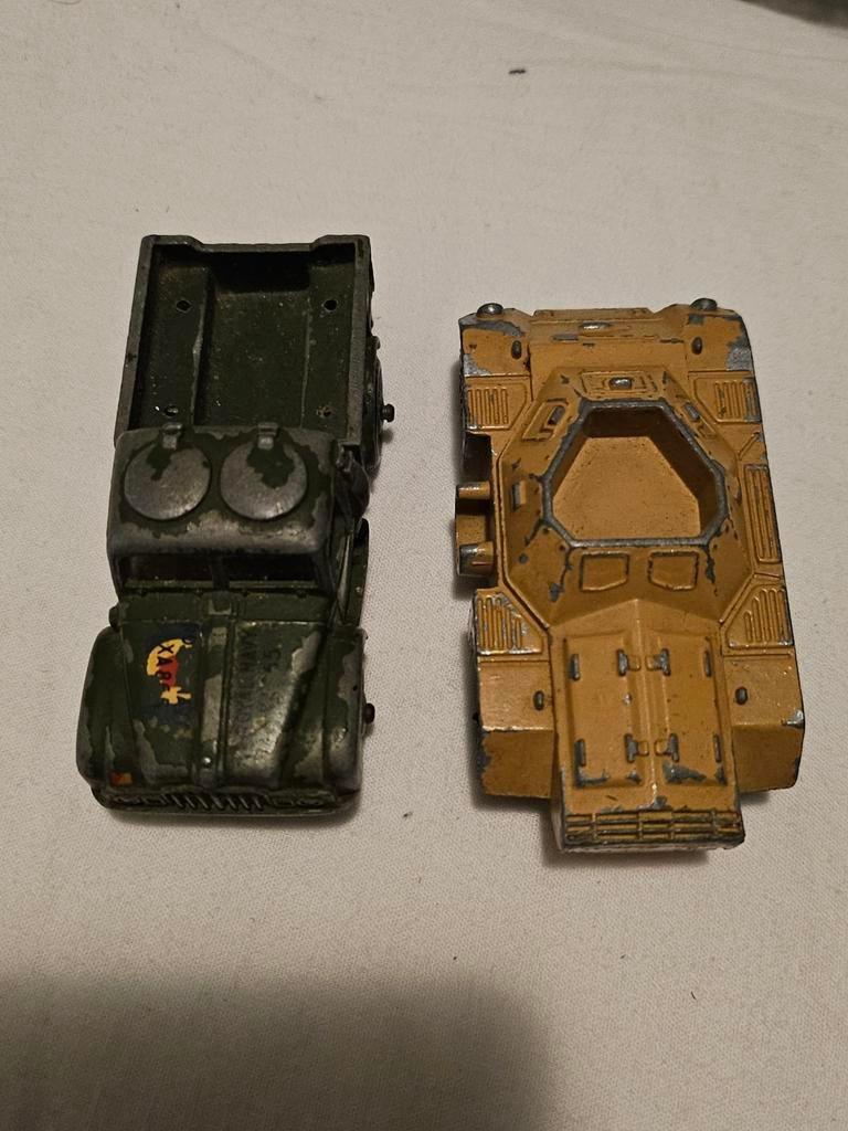 Dinky Toys Ferret Scout Car en Army 1 Ton Cargo Truck, Ophalen of Verzenden