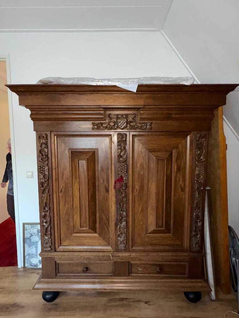 kast Antieke massief, Ophalen