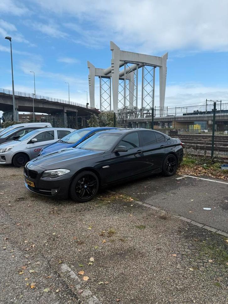 BMW 5-Serie 3.0 I 523 AUT 2010 Grijs, Auto's, BMW, Particulier, 5-Serie, Benzine, B, Sedan, Automaat, Geïmporteerd, Zilver of Grijs