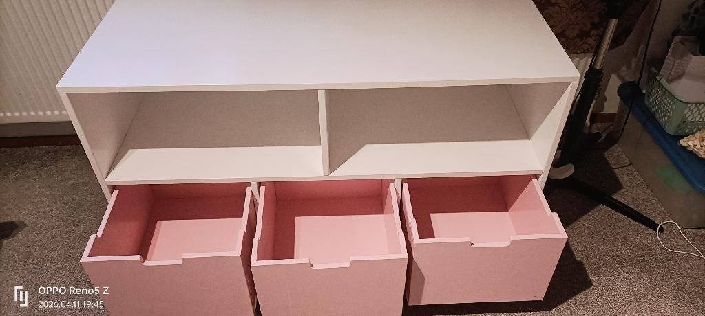 Roze witte kast, Huis en Inrichting, Kasten | Ladekasten, Ophalen, 100 tot 150 cm, Zo goed als nieuw, 3 of 4 laden