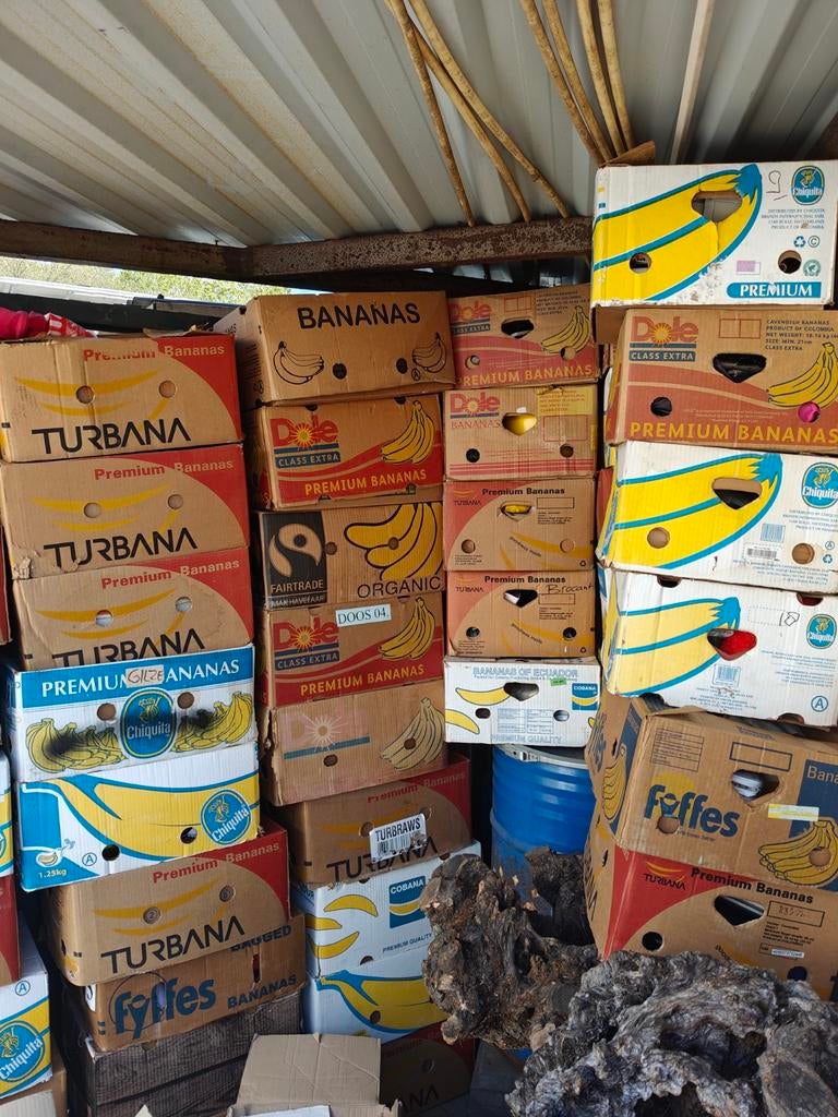 +- 40 Dozen Met Vrijmarkt Spullen GRATIS AFHALEN TILBURG!!!, Diversen, Rommelmarktspullen, Ophalen, Zo goed als nieuw