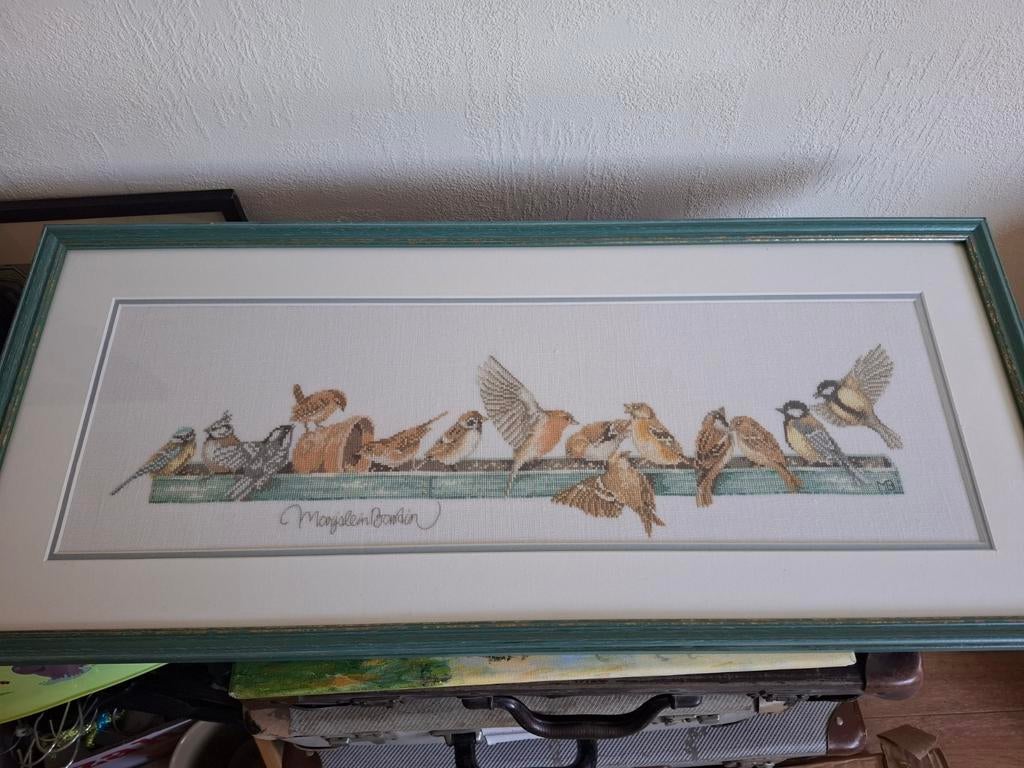 Ingelijst borduurwerk vogels op voedertafel, Antiek en Kunst, Ophalen