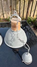 2 lampen : grijze industriële hanglampen, Gebruikt, Ophalen of Verzenden, Metaal, Minder dan 50 cm