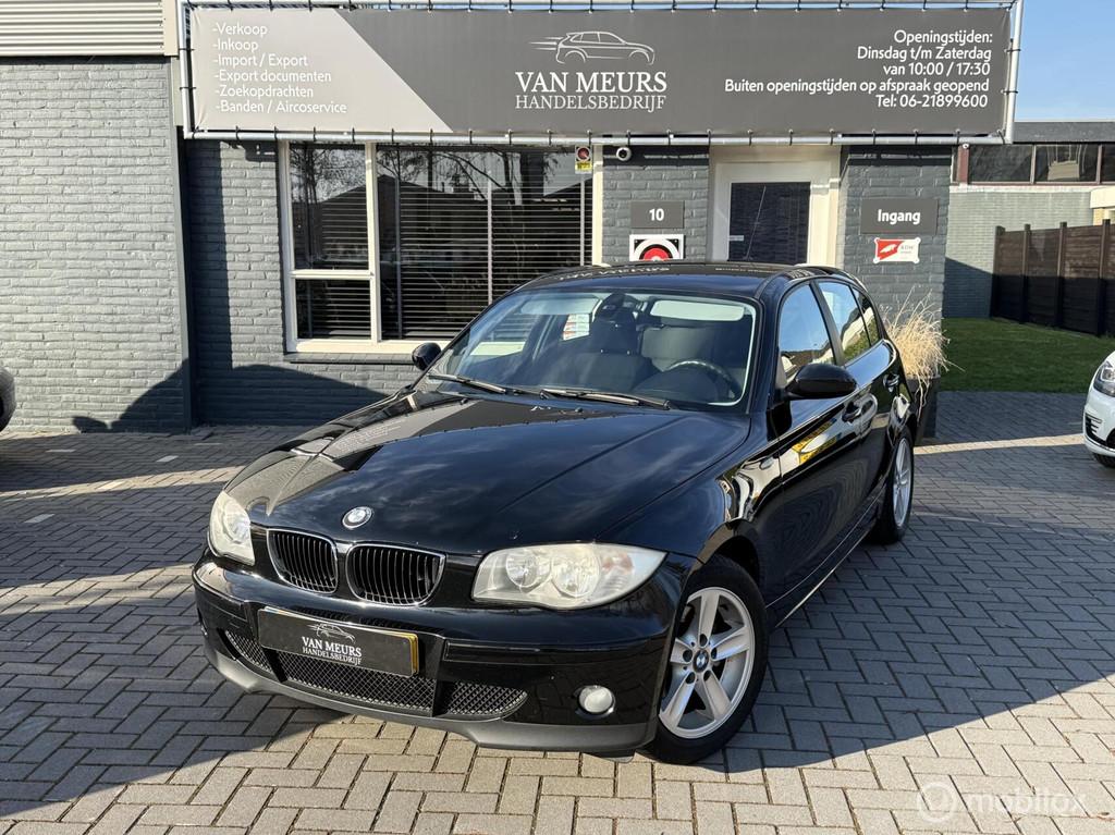 BMW 1-serie 116i High Executive, Airco, cruise, navigatie, a, Parkeersensor, Gebruikt, Zwart, 4 cilinders