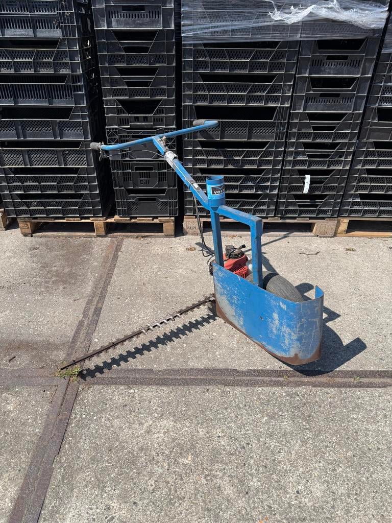 Benzine maaimachine / heggenschaar op wielen, Tuin en Terras, Ophalen, Gebruikt, Benzine