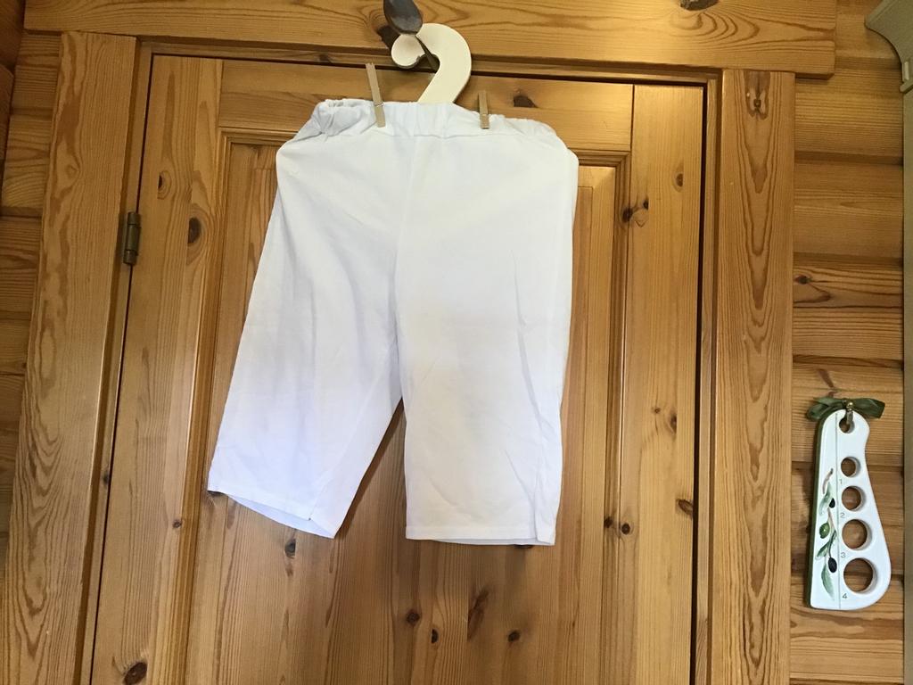 Broek kort wit 42 C&A, Maat 38/40 (M), Kort, Wit, Ophalen of Verzenden