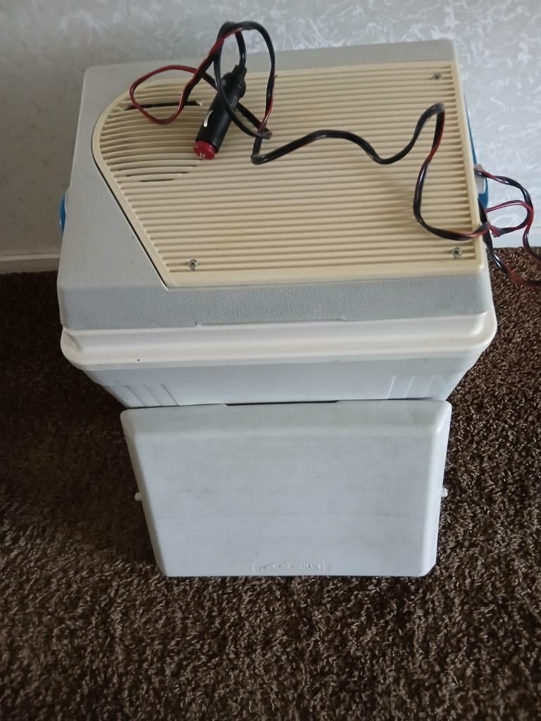 Gebruikte 12V Koelbox - Ideaal voor onderweg, Ophalen of Verzenden, Gebruikt, Elektrisch