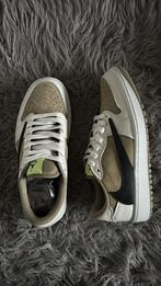 Travis Scott Air Jordan 1 Low Neutral Olive, Ophalen of Verzenden, Nieuw, Bruin, Sneakers of Gympen
