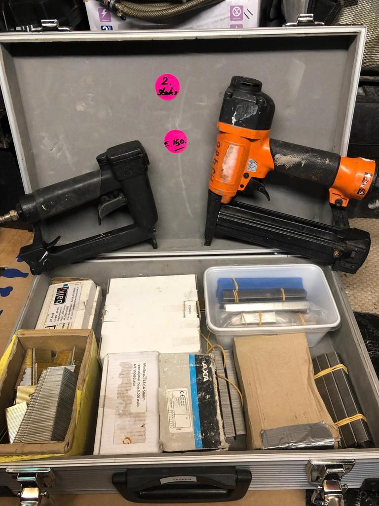 2 stuks . Tekker inclusief nieten, Verzenden, Zo goed als nieuw