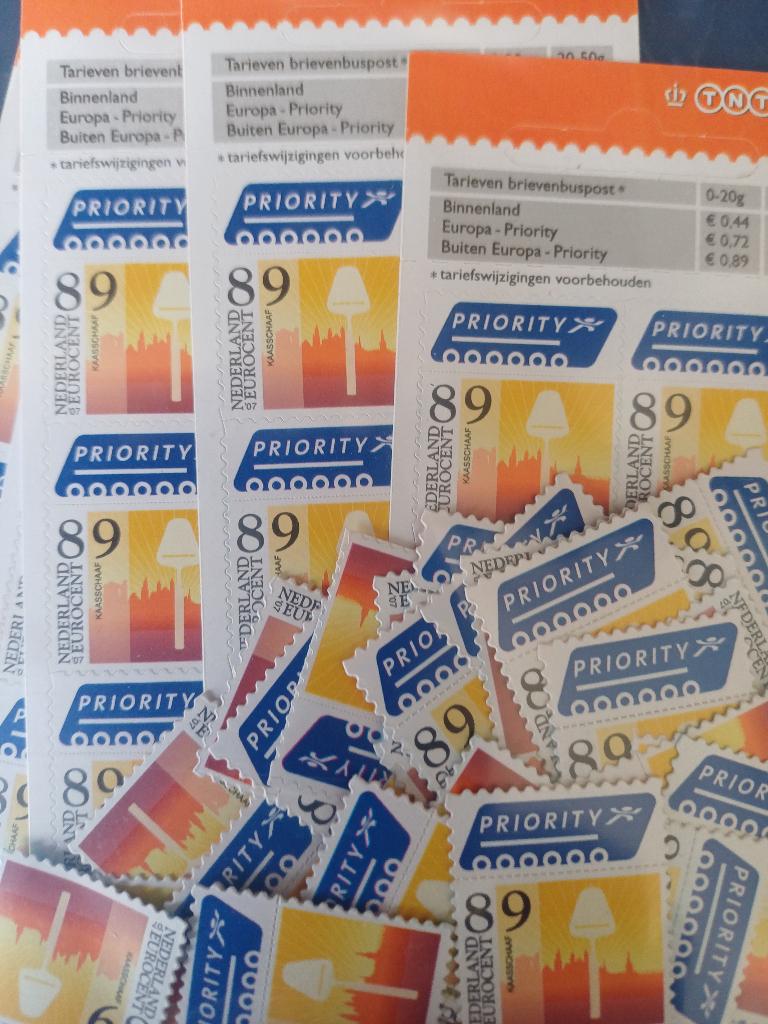 zakje met 100 postzegels € 0,89 met 50% korting nominaal, Ophalen of Verzenden, Na 1940, Postfris