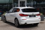 BMW 1-Serie (f40) 116i High Executive 109pk Aut | Stoelverwa, 65 €/maand, Stof, Gebruikt, Met garantie (alle)