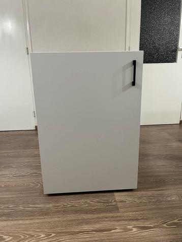 Boven sn onder kasten beschikbaar voor biedingen