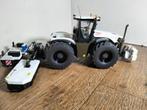 Te koop Claas Xerion 5000 Wit/ Sauergerburger maaiers., Ophalen of Verzenden, Nieuw, Tractor of Landbouw, SIKU