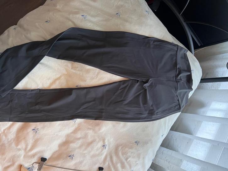 Moscow nieuw travel stof grijze broek maat XS, Kleding | Dames, Broeken en Pantalons, Nieuw, Maat 34 (XS) of kleiner, Grijs, Lang