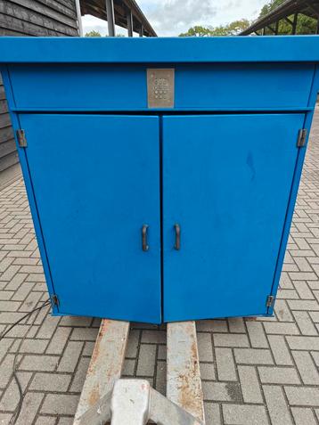 Werkplaatskast met Maglock  beschikbaar voor biedingen